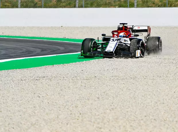 Foto zur News: Formel-1-Test Barcelona: Mercedes an der Spitze, Ferrari-Junior crasht