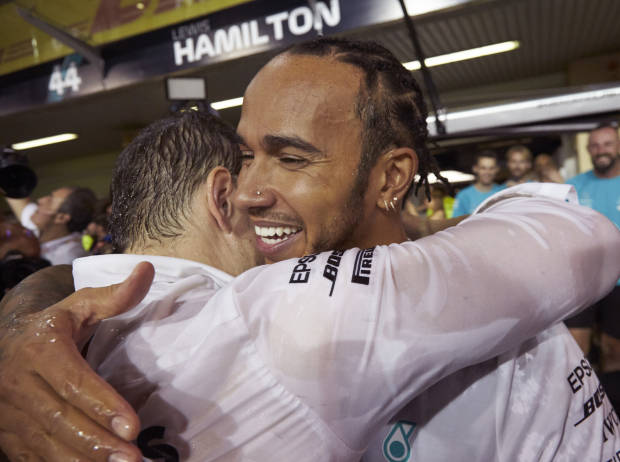 Lewis Hamilton mit Renningenieur Peter Bonnington