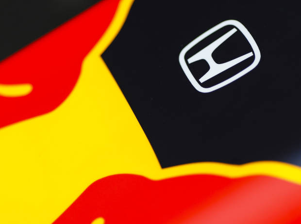 Honda-Logo auf dem Red Bull
