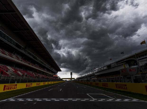 Dunkle Wolken über dem Circuit de Barcelona-Catalunya Dunkle Wolken über dem Circuit de Barcelona-Catalunya
