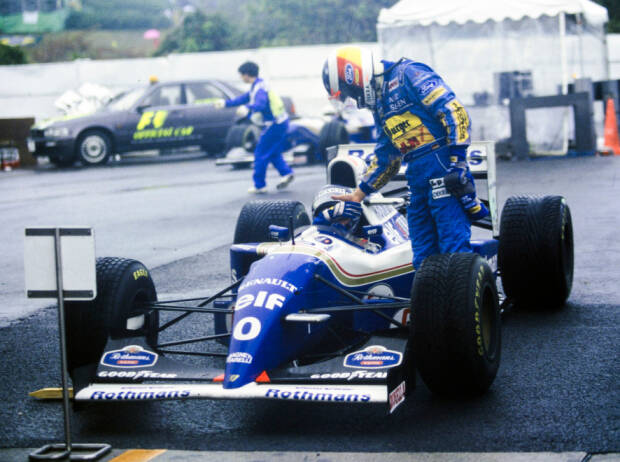 Foto zur News: Japan 1994: Als Damon Hill zu Ayrton Senna um Hilfe betete