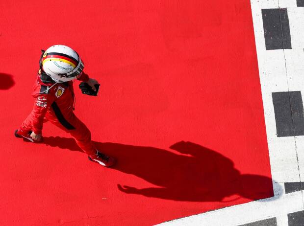 Foto zur News: Was Ferrari-Teamchef Binotto der Kritik von Sebastian Vettel entgegenhält
