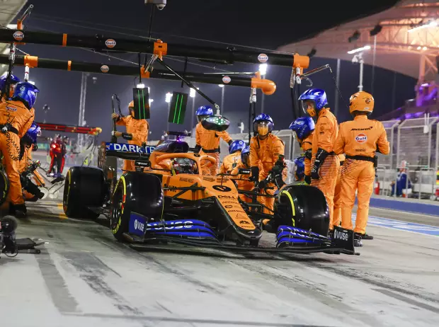 Foto zur News: Carlos Sainz: "Ein McLaren kann einen Mercedes halt nicht überholen ..."