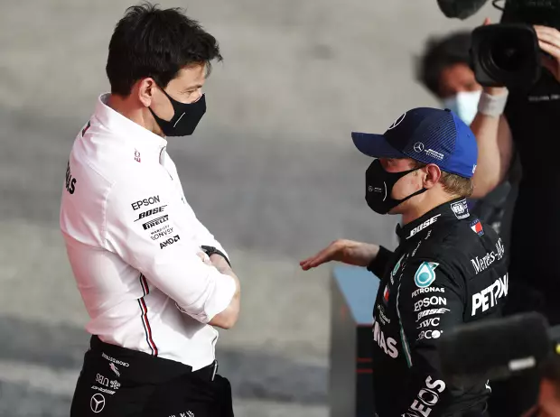 Foto zur News: Toto Wolff über Bottas: "Ihr hättet mich am Funk hören sollen!"