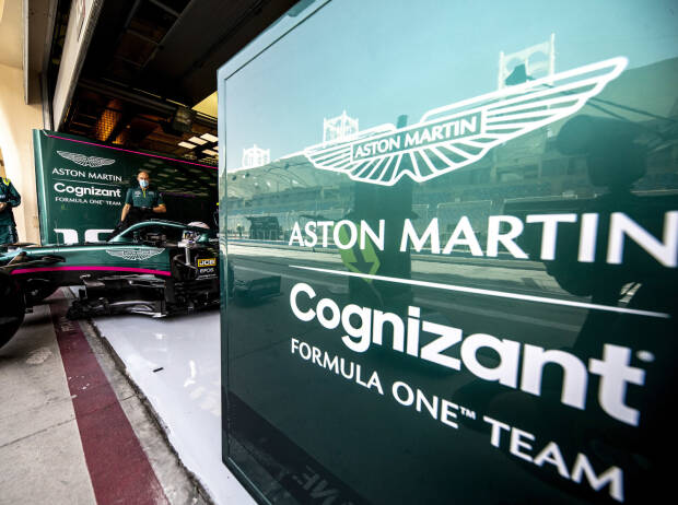 Sebastian Vettel in der Box von Aston Martin Sebastian Vettel in der Box von Aston Martin