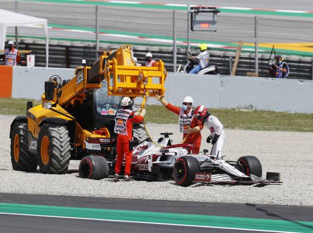 Robert Kubica nach Fahrfehler im Kiesbett Robert Kubica nach Fahrfehler im Kiesbett