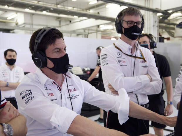 Toto Wolff (Teamchef) und James Allison (Technischer Direktor von Mercedes) Toto Wolff (Teamchef) und James Allison (Technischer Direktor von Mercedes)