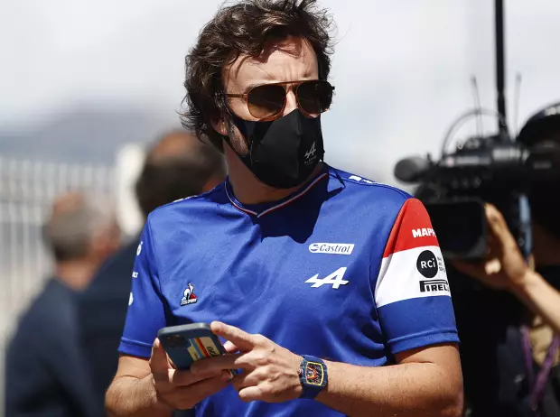 Foto zur News: Fernando Alonso: "Würde mein 23-jähriges Ich einhändig besiegen"