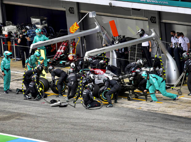 Foto zur News: Formel-1-Technik: Wie konnte der Stopp von Bottas 43 Stunden dauern?