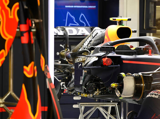 Red Bull RB16B in der Box Red Bull RB16B in der Box