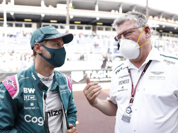 Sebastian Vettel, Otmar Szafnauer Sebastian Vettel, Otmar Szafnauer