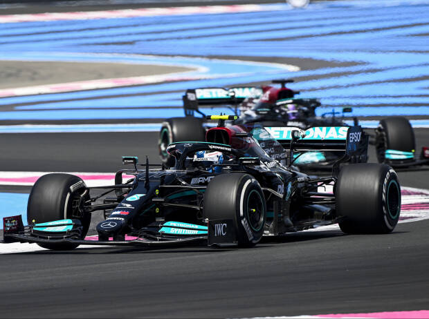 Valtteri Bottas vor Lewis Hamilton im ersten Freien Training zum Grand Prix von Frankreich in Le Castellet 2021