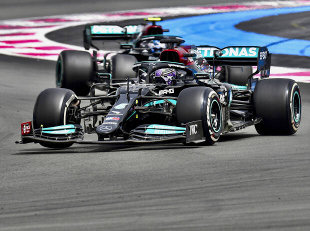 Lewis Hamilton vor Valtteri Bottas (Mercedes) beim Grand Prix von Frankreich in Le Castellet (Circuit Paul Ricard) 2021 Lewis Hamilton vor Valtteri Bottas (Mercedes) beim Grand Prix von Frankreich in Le Castellet (Circuit Paul Ricard) 2021