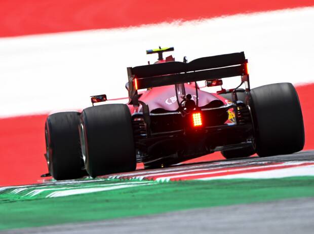 Carlos Sainz im Ferrari SF21 beim Formel-1-Training zum Steiermark-Grand-Prix 2021 in Spielberg