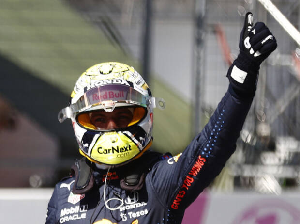 Max Verstappen (Red Bull) jubelt über die Poleposition nach dem Qualifying zum Grand Prix der Steiermark auf dem Red-Bull-Ring in Spielberg (Österreich) 2021