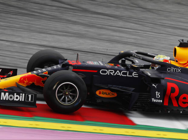 Max Verstappen (Red Bull) testet im ersten Freien Training zum Grand Prix von Österreich auf dem Red-Bull-Ring in Spielberg 2021 den neuen Prototypenreifen von Pirelli für Silverstone Max Verstappen (Red Bull) testet im ersten Freien Training zum Grand Prix von Österreich auf dem Red-Bull-Ring in Spielberg 2021 den neuen Prototypenreifen von Pirelli für Silverstone