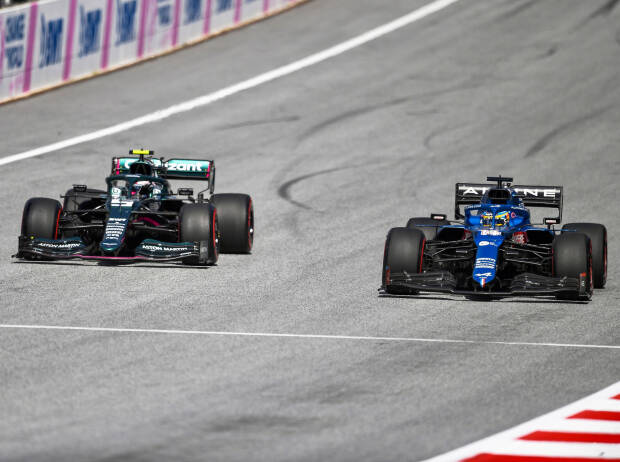 Strafe: Sebastian Vettel (Aston Martin) blockiert Fernando Alonso (Alpine) im Qualifying zum Grand Prix von Österreich auf dem Red-Bull-Ring in Spielberg 2021 Strafe: Sebastian Vettel (Aston Martin) blockiert Fernando Alonso (Alpine) im Qualifying zum Grand Prix von Österreich auf dem Red-Bull-Ring in Spielberg 2021
