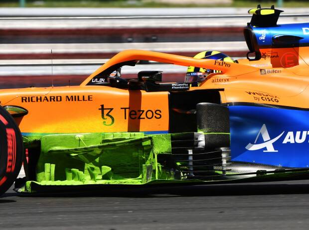 Lando Norris im McLaren-Mercedes MCL35M im Freien Training zum Grand Prix von Ungarn der Formel 1 2021 auf dem Hungaroring bei Budapest mit Flow-Vis-Farbe an den Bargeboards Lando Norris im McLaren-Mercedes MCL35M im Freien Training zum Grand Prix von Ungarn der Formel 1 2021 auf dem Hungaroring bei Budapest mit Flow-Vis-Farbe an den Bargeboards