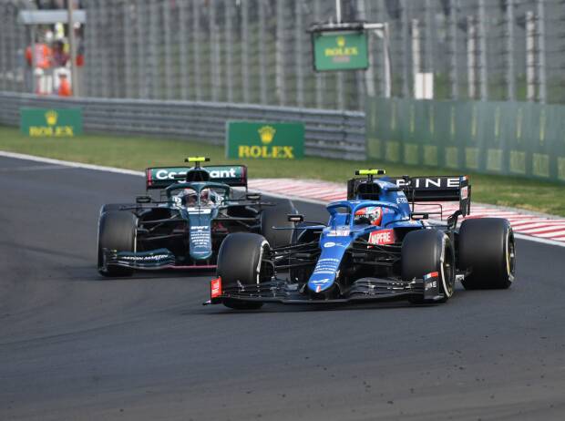 Esteban Ocon (Alpine) und Sebastian Vettel (Aston Martin) im Duell auf dem Hungaroring Esteban Ocon (Alpine) und Sebastian Vettel (Aston Martin) im Duell auf dem Hungaroring