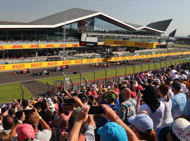 Start zum ersten Sprintrennen der Formel 1 beim Grand Prix von Großbritannien 2021 in Silverstone in England
