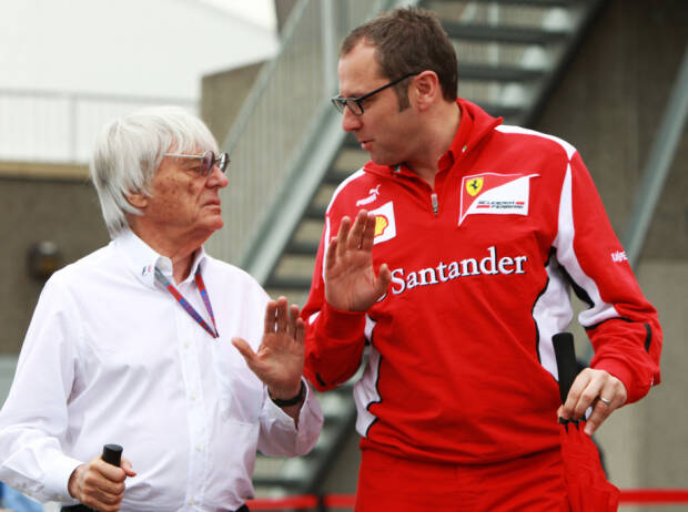 Bernie Ecclestone mit seinem Nachfolger als Formel-1-CEO, Stefano Domenicali, damals noch Teamchef von Ferrari Bernie Ecclestone mit seinem Nachfolger als Formel-1-CEO, Stefano Domenicali, damals noch Teamchef von Ferrari