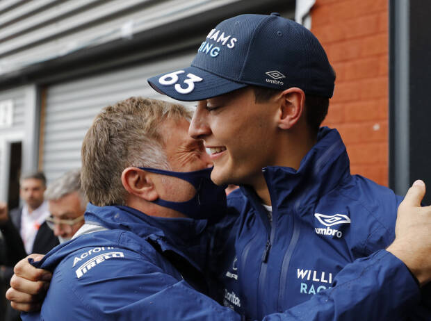 George Russell und Williams-Teamchef Jost Capito freuen sich über Platz zwei beim Formel-1-Rennen in Belgien 2021