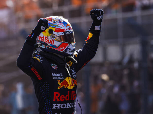 Max Verstappen (Red Bull) jubelt über seinen Sieg beim Grand Prix der Niederlande in Zandvoort 2021