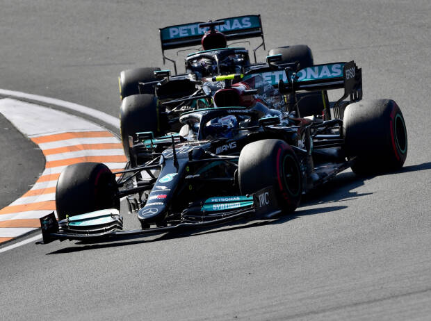Valtteri Bottas vor Lewis Hamilton (beide Mercedes) beim Grand Prix der Niederlande in Zandvoort 2021 Valtteri Bottas vor Lewis Hamilton (beide Mercedes) beim Grand Prix der Niederlande in Zandvoort 2021