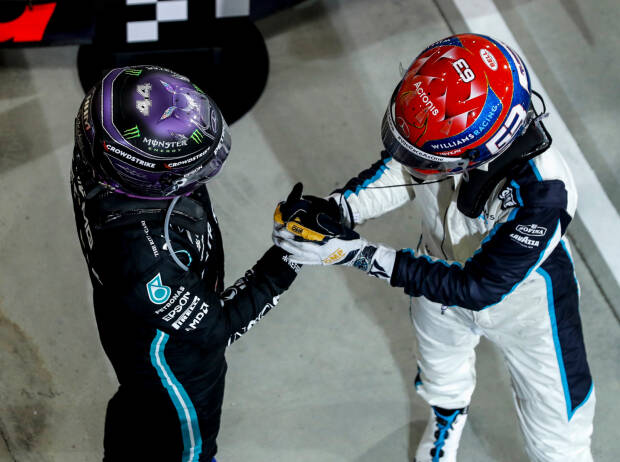 Lewis Hamilton (Mercedes) und George Russell (Williams) nach dem Qualifying zum Grand Prix von Belgien in Spa-Francorchamps 2021