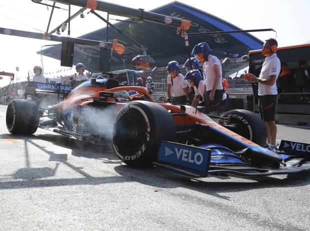 Daniel Ricciardo im McLaren MCL35M im Training zum Grand Prix der Niederlande der Formel 1 2021 in Zandvoort nach einem Boxenstopp in der Boxengasse Daniel Ricciardo im McLaren MCL35M im Training zum Grand Prix der Niederlande der Formel 1 2021 in Zandvoort nach einem Boxenstopp in der Boxengasse