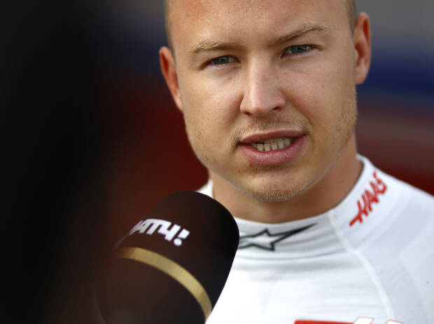 Nikita Masepin gibt nach dem Grand Prix der Niederlande in Zandvoort 2021 ein Interview Nikita Masepin gibt nach dem Grand Prix der Niederlande in Zandvoort 2021 ein Interview
