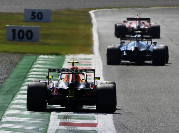 Nicholas Latifi vor Sergio Perez im Qualifying zum Grand Prix von Italien der Formel 1 2021 in Monza
