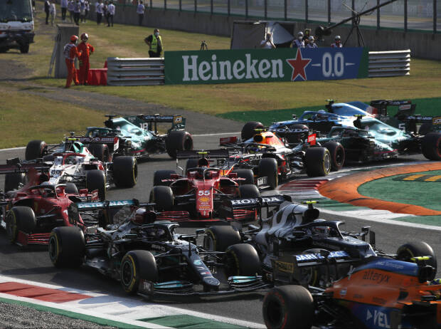 Lewis Hamilton (Mercedes) verpatzt den Start beim F1-Sprint zum Grand Prix von Italien in Monza 2021