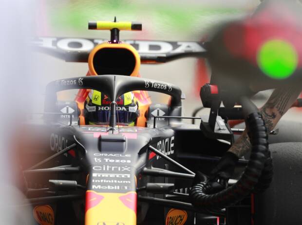 Sergio Perez im Red Bull RB16B in der Boxengassen beim Grand Prix von Italien der Formel 1 2021 in Monza Sergio Perez im Red Bull RB16B in der Boxengassen beim Grand Prix von Italien der Formel 1 2021 in Monza