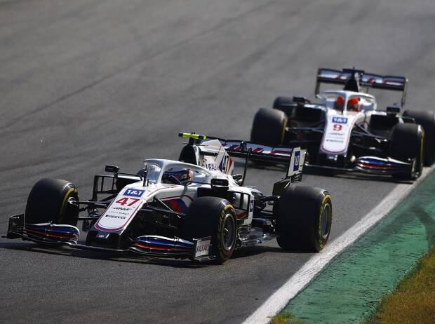 Mick Schumacher vor seinem Haas-Teamkollegen Nikita Masepin im Grand Prix von Italien der Formel 1 2021 in Monza Mick Schumacher vor seinem Haas-Teamkollegen Nikita Masepin im Grand Prix von Italien der Formel 1 2021 in Monza