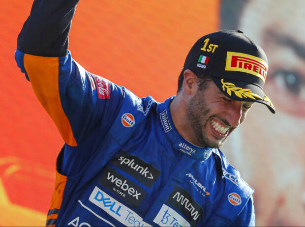 Daniel Ricciardo (McLaren) feiert seinen Sieg beim Grand Prix von Italien in Monza 2021