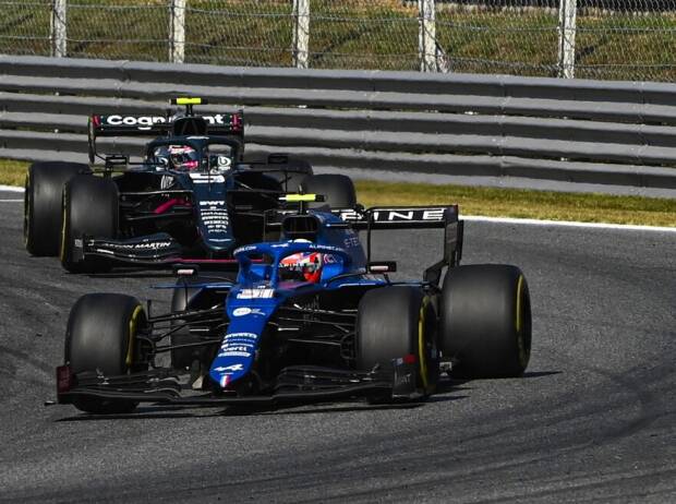 Esteban Ocon im Alpine vor Sebastian Vettel im Aston Martin im Grand Prix von Italien der Formel 1 2021 in Monza Esteban Ocon im Alpine vor Sebastian Vettel im Aston Martin im Grand Prix von Italien der Formel 1 2021 in Monza