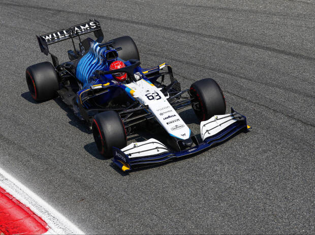 George Russell (Williams) fährt beim Grand Prix von Italien in Monza 2021 durch die Michele-Alboreto-Kurve (ehemals Parabolica) George Russell (Williams) fährt beim Grand Prix von Italien in Monza 2021 durch die Michele-Alboreto-Kurve (ehemals Parabolica)
