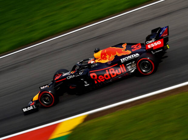 Max Verstappen (Red Bull RB16B) im Freien Training zum Formel-1-Rennen von Belgien in Spa-Francorchamps 2021