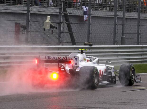 Mick Schumacher im Haas VF-21 im Regen im Qualifying zum Grand Prix von Russland der Formel 1 2021 in Sotschi