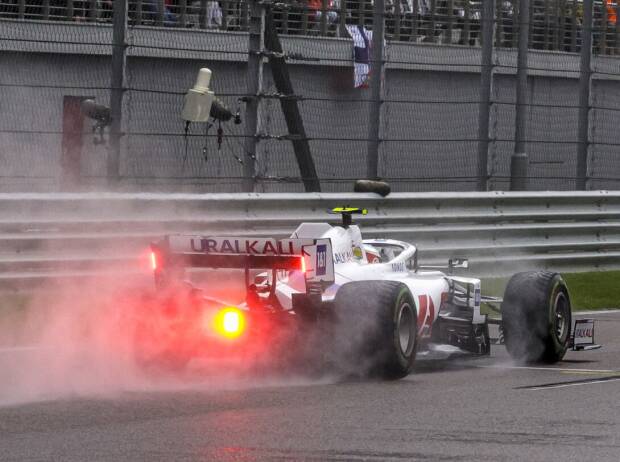Mick Schumacher im Haas VF-21 im Regen im Qualifying zum Grand Prix von Russland der Formel 1 2021 in Sotschi Mick Schumacher im Haas VF-21 im Regen im Qualifying zum Grand Prix von Russland der Formel 1 2021 in Sotschi