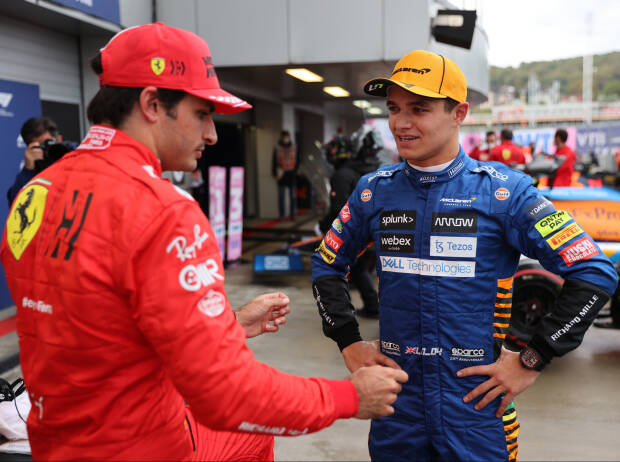 Carlos Sainz (Ferrari) und Lando Norris (McLaren) nach der Qualifikation zum Formel-1-Rennen von Russland in Sotschi 2021