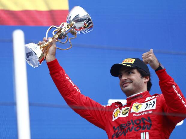 Carlos Sainz (Ferrari) feiert seinen Podestplatz in Sotschi