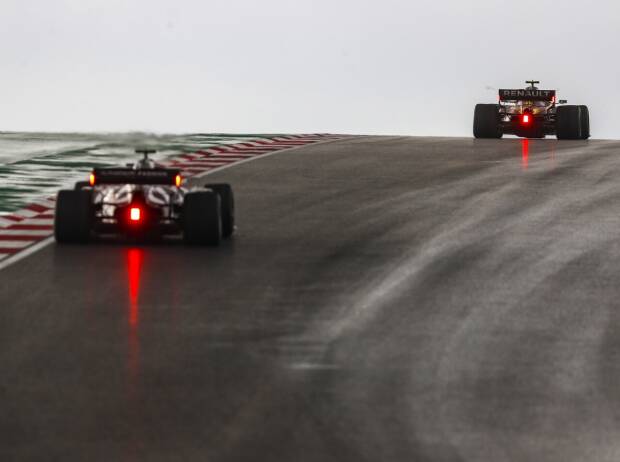 Formel-1-Autos im Nassen beim Türkei-Grand-Prix 2020 in Istanbul