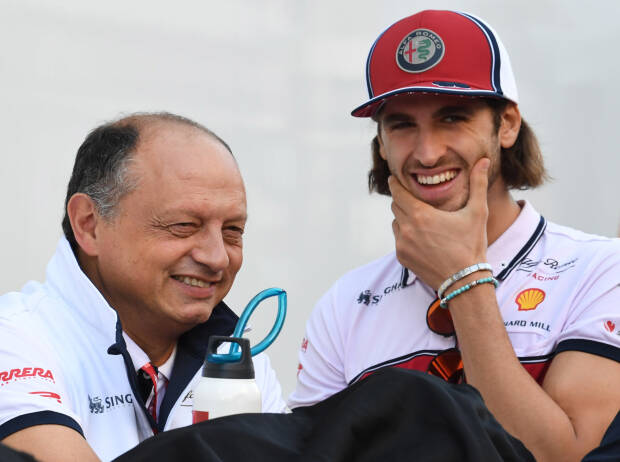 Alfa-Romeo-Teamchef Frederic Vasseur und Antonio Giovinazzi Alfa-Romeo-Teamchef Frederic Vasseur und Antonio Giovinazzi