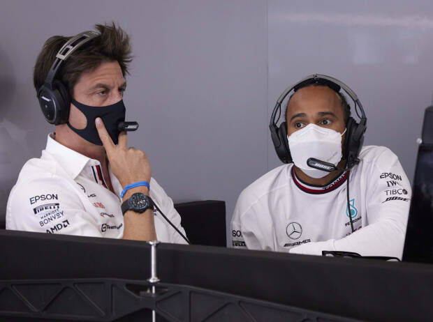 Foto zur News: Lewis Hamilton auch von P11 im Grid zuversichtlich, Toto Wolff weniger