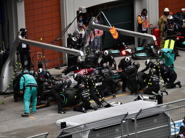 Foto zur News: Mercedes: Im Worstcase wäre Hamilton "in die hinteren Punkteränge" gefallen