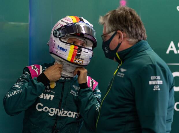 Sebastian Vettel mit seinem Formel-1-Teamchef Otmar Szafnauer von Aston Martin Sebastian Vettel mit seinem Formel-1-Teamchef Otmar Szafnauer von Aston Martin