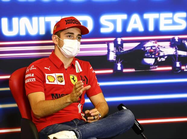 Ferrari-Fahrer Charles Leclerc in der Pressekonferenz beim Formel-1-Rennen 2021 in Austin in den USA