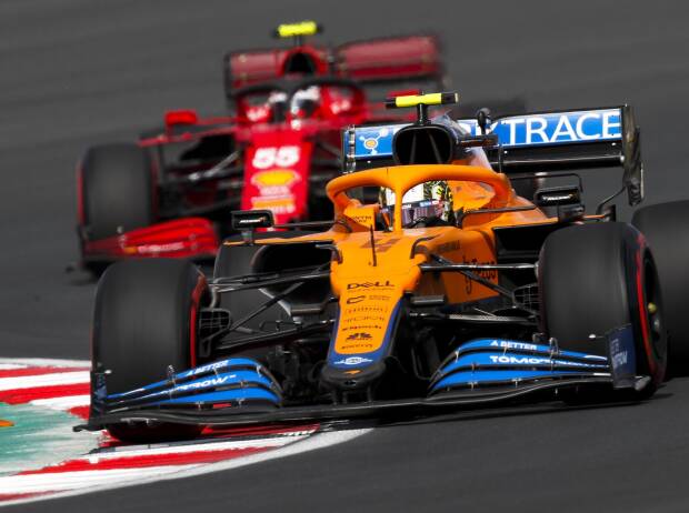 Lando Norris im McLaren MCL35M vor Carlos Sainz im Ferrari SF21 beim Türkei-Grand-Prix der Formel 1 2021 in Istanbul